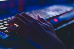 e还能及时生成取开辟者操做相婚配的后续逛戏内 